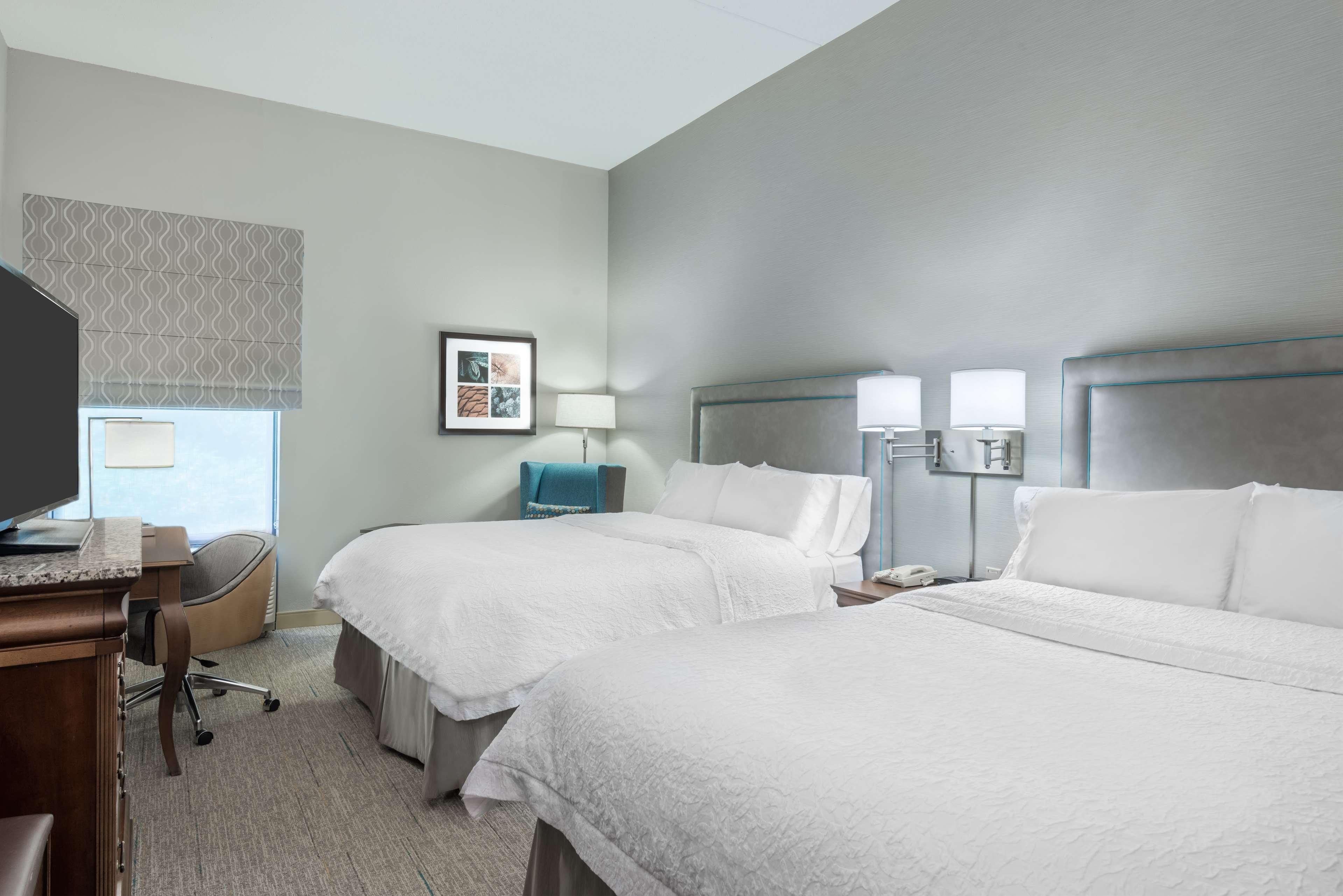 Hampton Inn Hartford Airport Вінсор-Локс Екстер'єр фото
