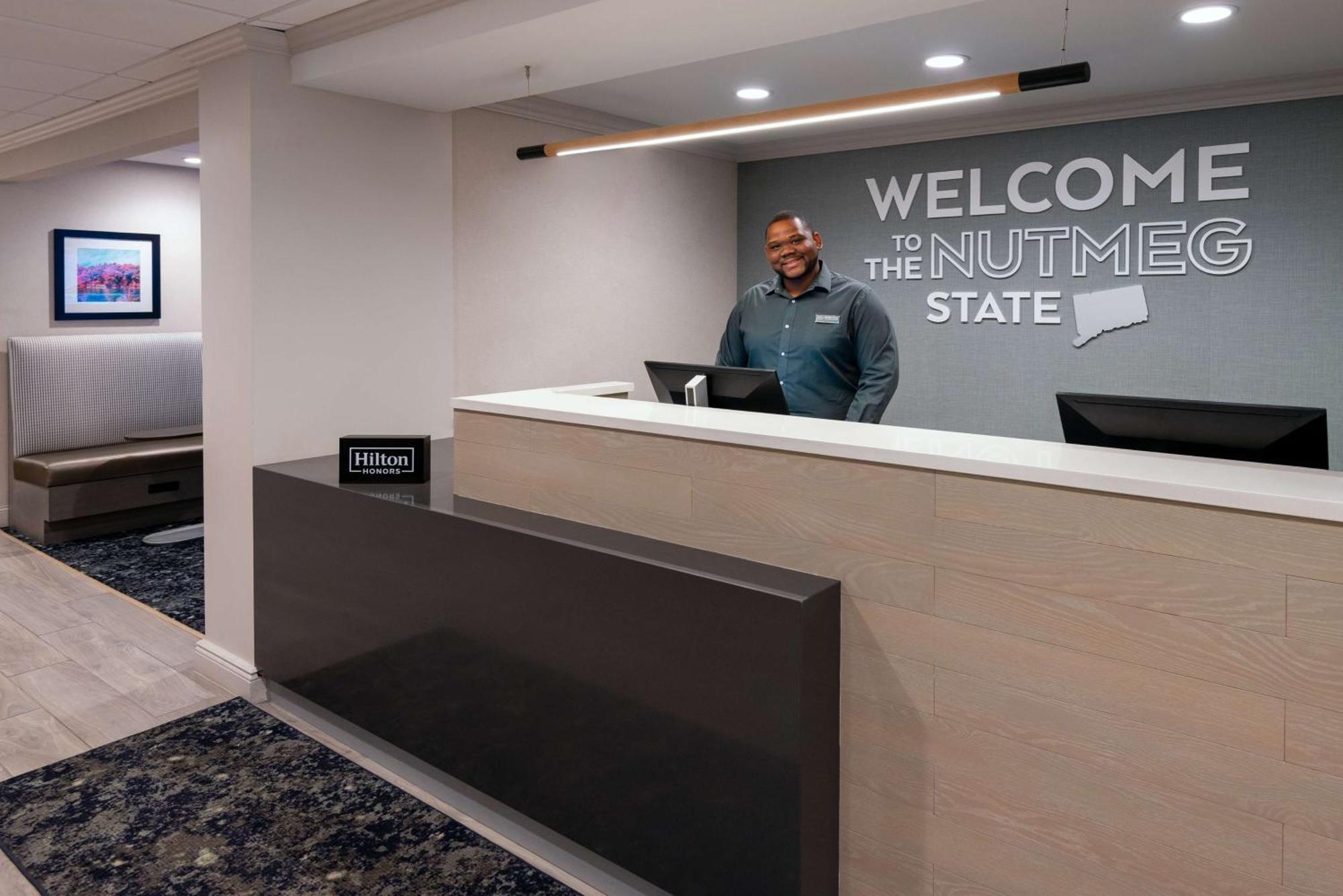 Hampton Inn Hartford Airport Вінсор-Локс Екстер'єр фото