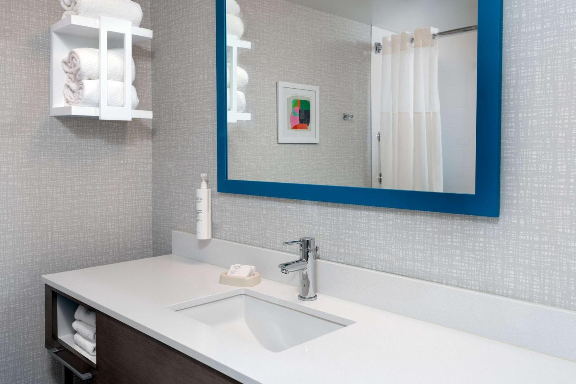 Hampton Inn Hartford Airport Вінсор-Локс Екстер'єр фото