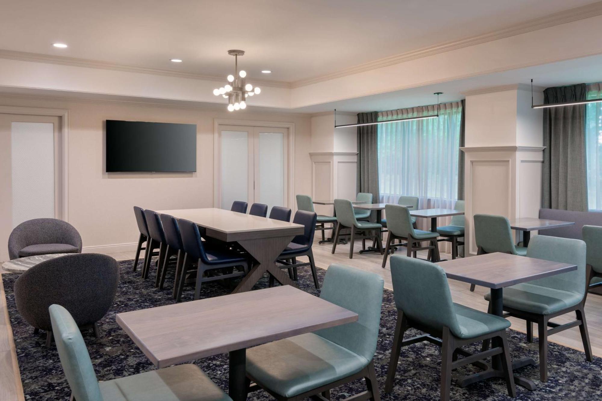 Hampton Inn Hartford Airport Вінсор-Локс Екстер'єр фото