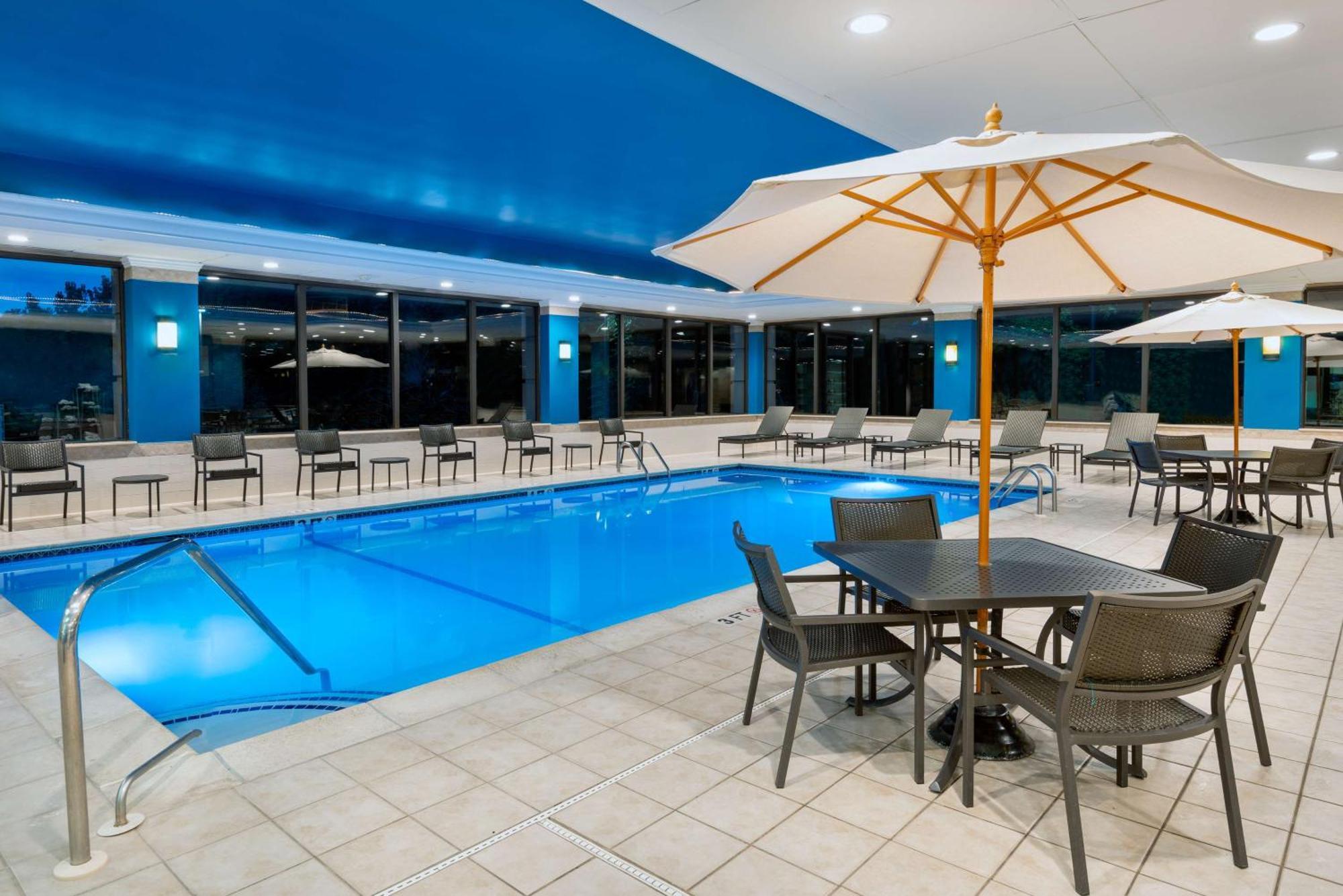 Hampton Inn Hartford Airport Вінсор-Локс Екстер'єр фото