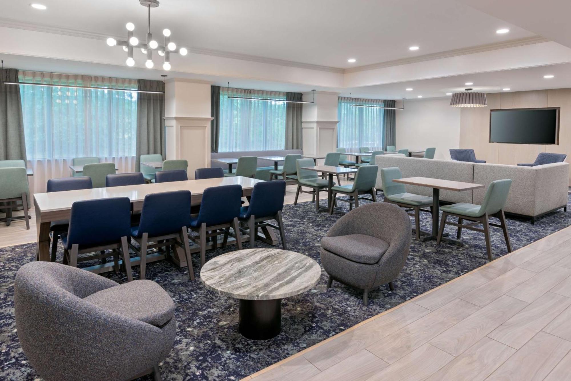 Hampton Inn Hartford Airport Вінсор-Локс Екстер'єр фото