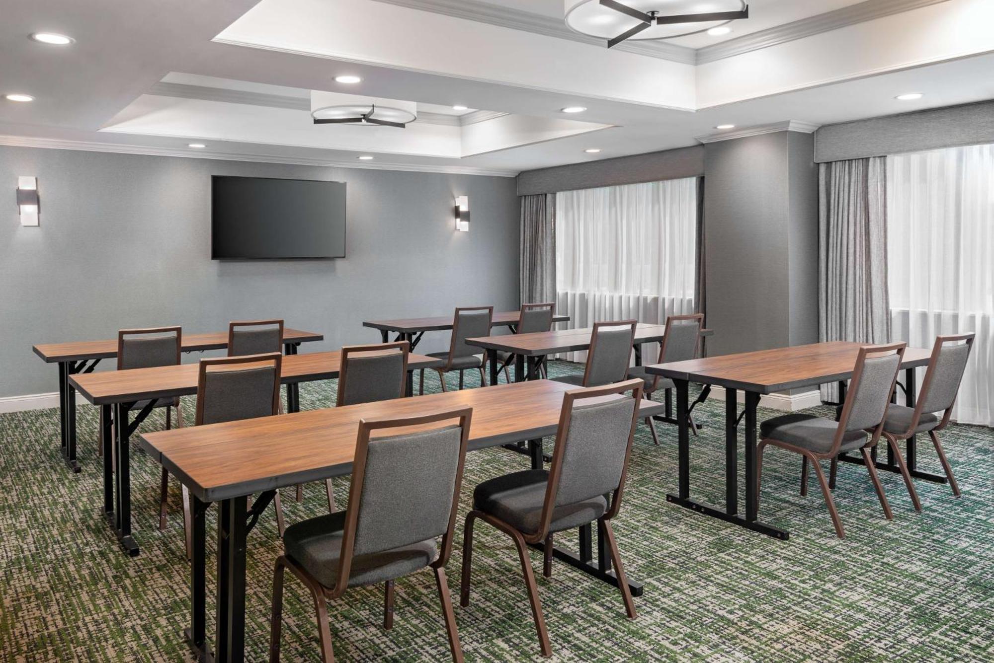 Hampton Inn Hartford Airport Вінсор-Локс Екстер'єр фото