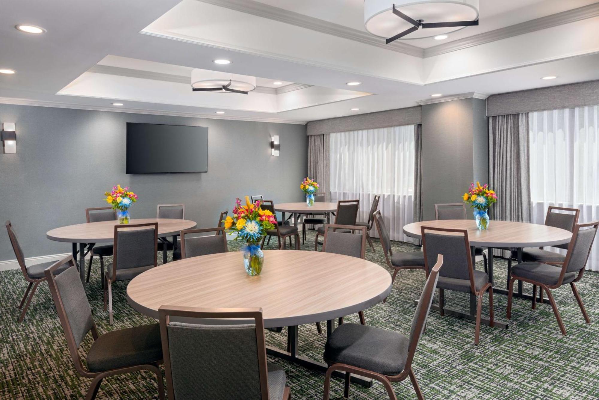 Hampton Inn Hartford Airport Вінсор-Локс Екстер'єр фото