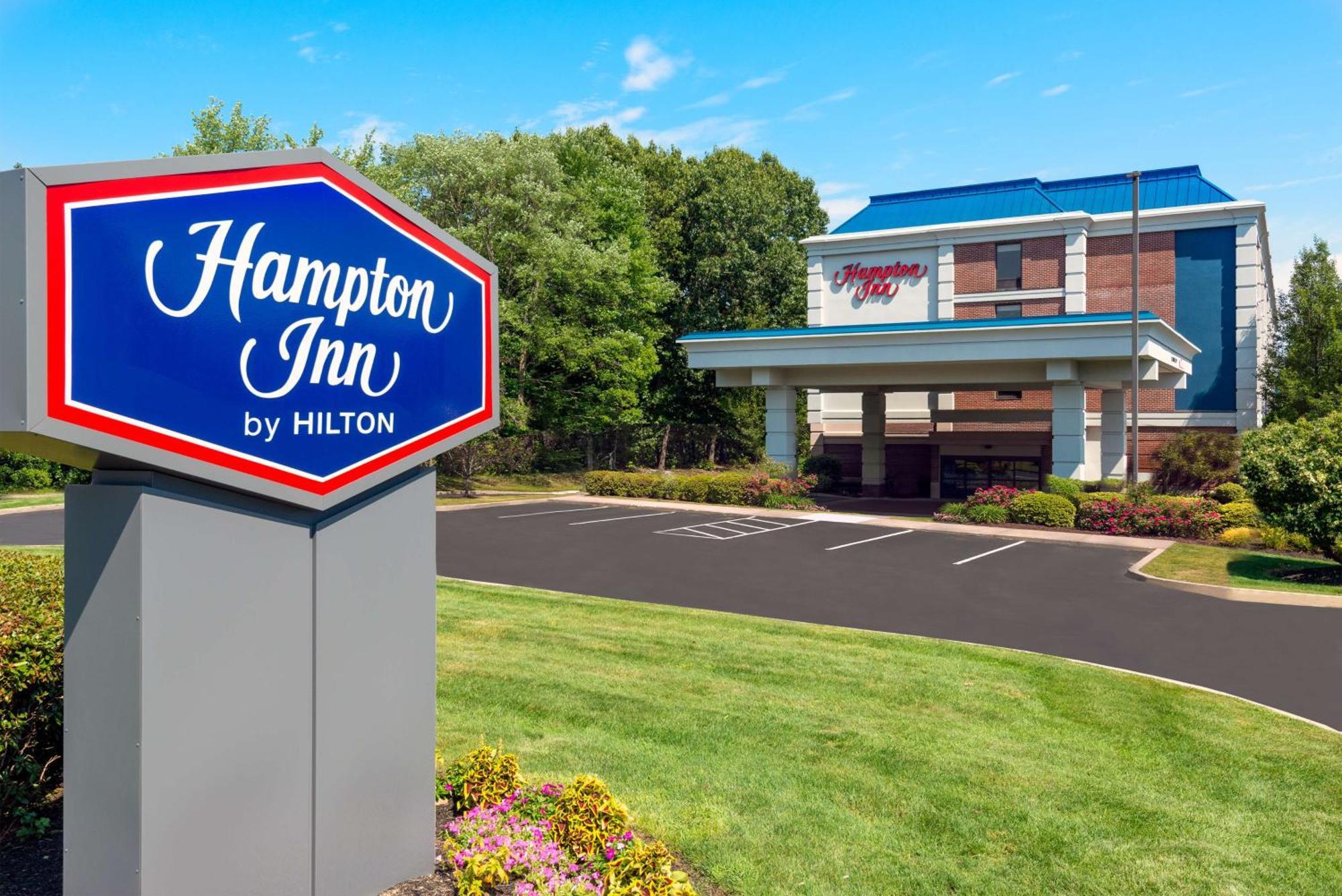 Hampton Inn Hartford Airport Вінсор-Локс Екстер'єр фото
