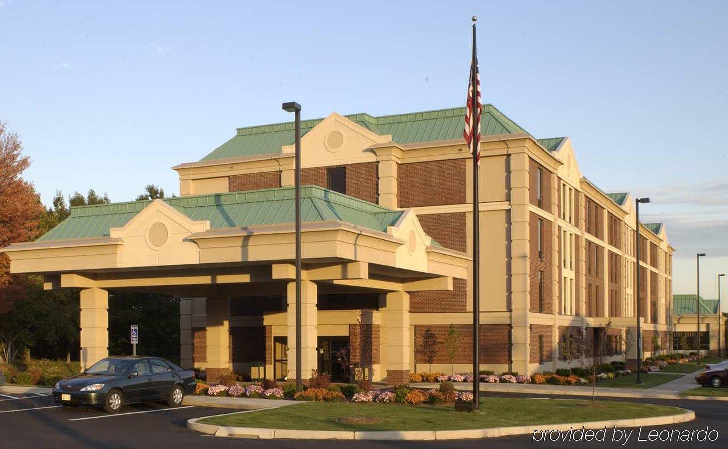 Hampton Inn Hartford Airport Вінсор-Локс Екстер'єр фото