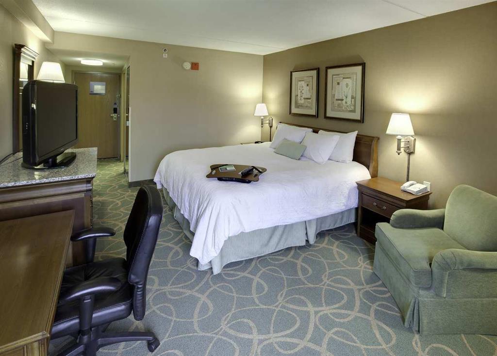 Hampton Inn Hartford Airport Вінсор-Локс Номер фото