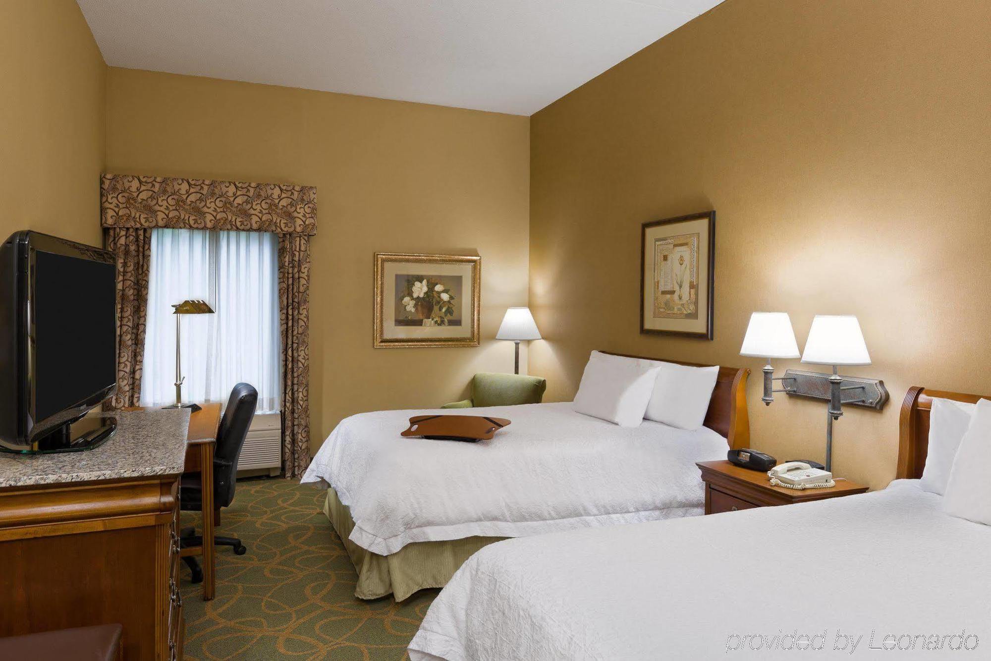 Hampton Inn Hartford Airport Вінсор-Локс Екстер'єр фото