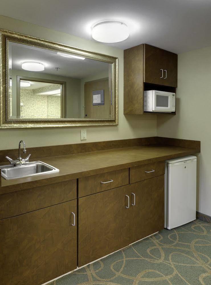 Hampton Inn Hartford Airport Вінсор-Локс Екстер'єр фото