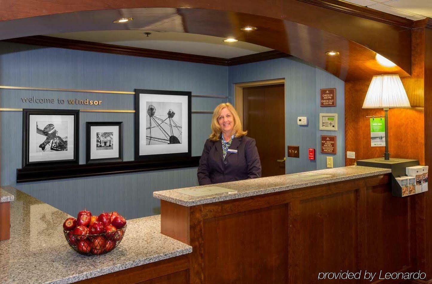 Hampton Inn Hartford Airport Вінсор-Локс Екстер'єр фото